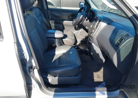 2004 Ford Escape Xlt from USA, damaged, VIN 1FMYU03114KB22142